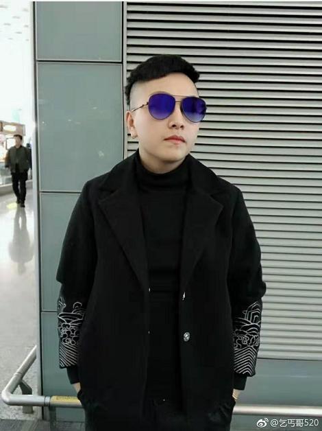 DƬ
